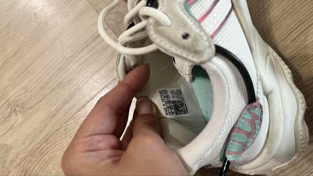 Кроссовки Adidas