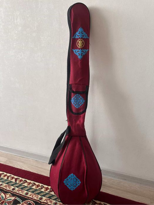 Домбыра с чехлом