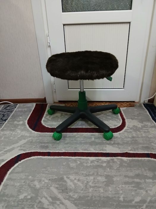 Срочно  продаётся Компьютерное кресло  НЕ ДОРОГО