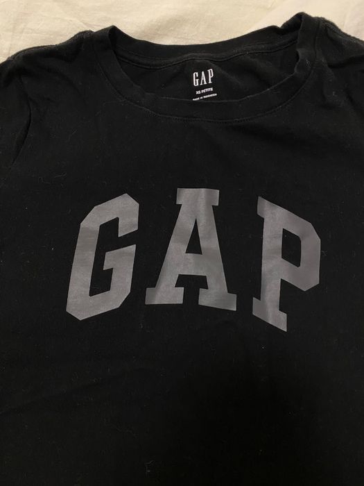 Черна тениска на GAP