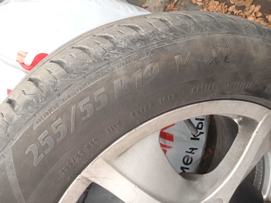 Продам шины с дисками R19