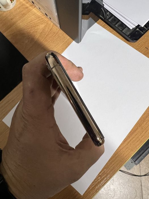 Продам iPhone 11 pro max