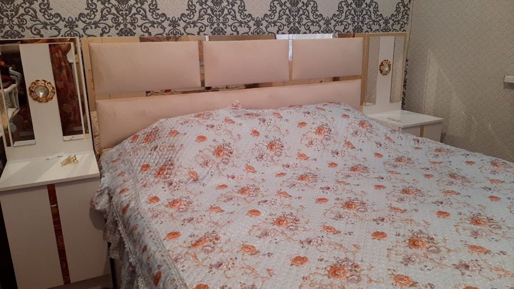 Спальный гарнитур