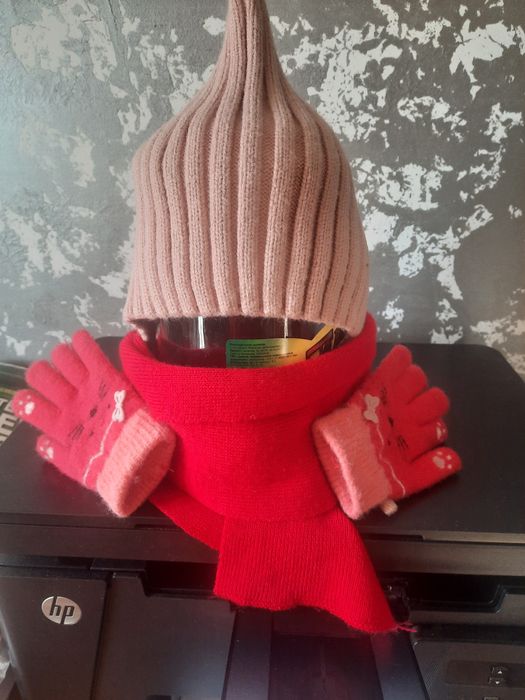 Продам шапки для девочки
