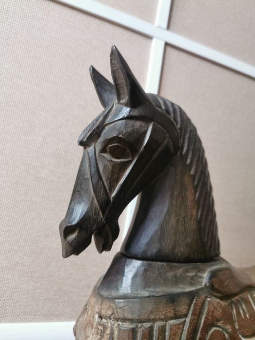 Антикварно Дървено люлеещо се конче в кафяв цвят играчка фигура декор