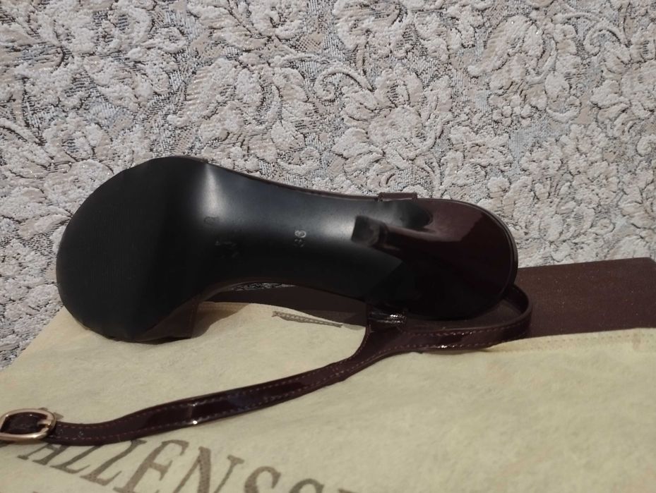 Босоножки женские