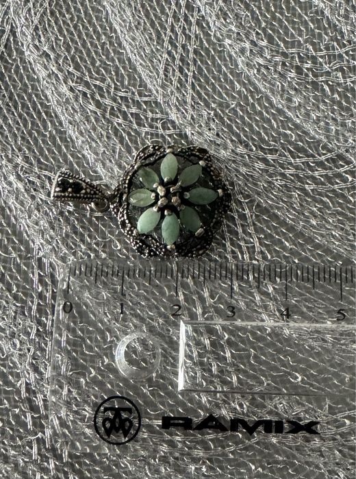 Красиви бижута; африкански амулет, ръкавели и игла