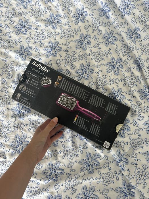 Perie electrica pentru indreptat parul Babyliss