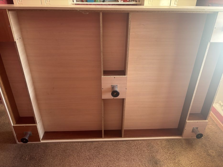 Продам спальный гарнитур.