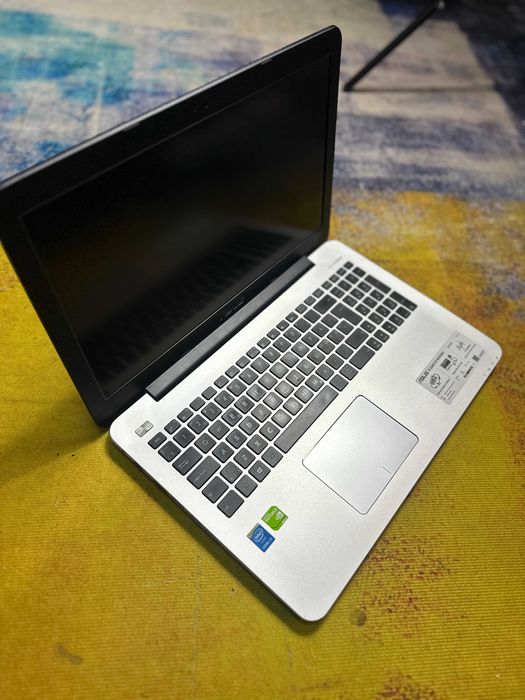 Laptop Asus A555l, i5 gen 4, ram 6 gb, 2 gb video - 399 lei