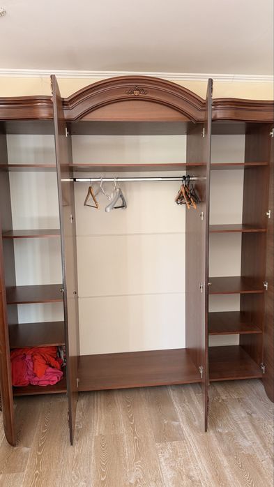 Продам спальный гарнитур