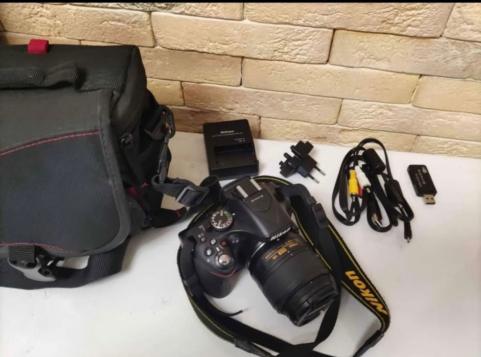 Vând Nikon D5200