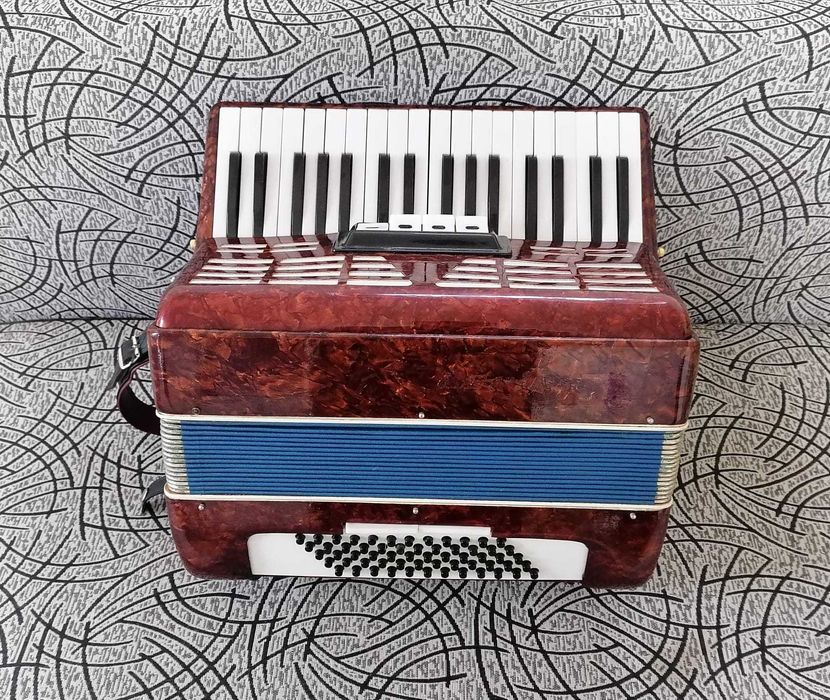 Vand Acordeon Doina de 60 de basi