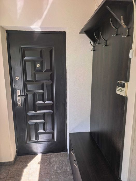 Dau in chirie , apartament curte comuna, aproape pod DECEBAL