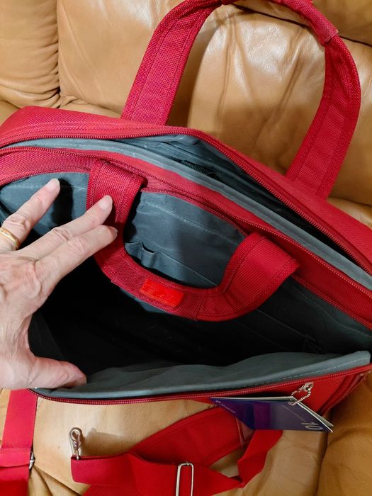 Чанта Samsonite. Допълнителна дълга дръжка зй носене  през рамо е