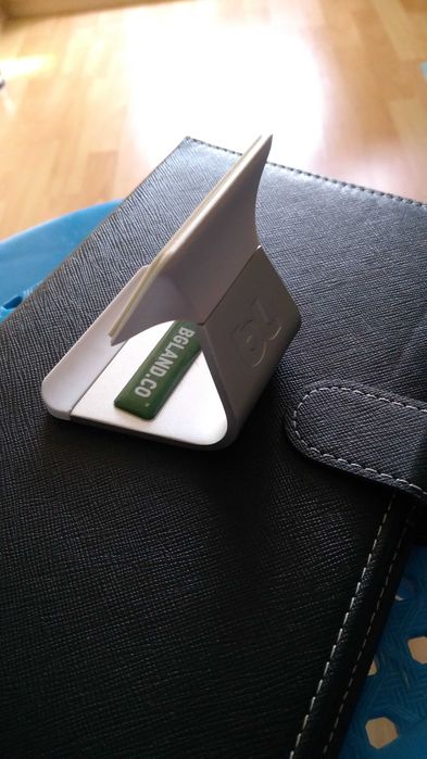 Продавам стойка за телефон метална