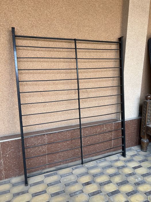 Срочно продается железная двуспальная кровать 160-200