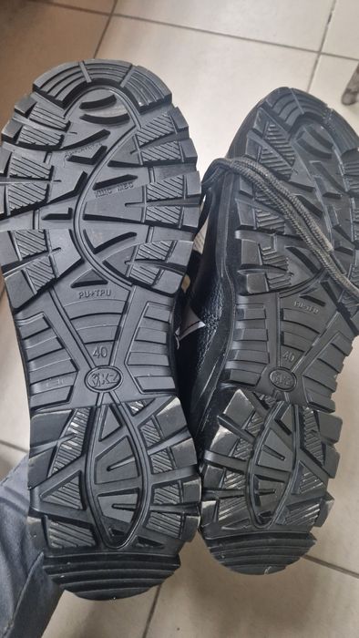 Продаю спец обувь. 40 размер