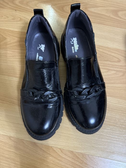 Продам обувь для девочки 34-37р