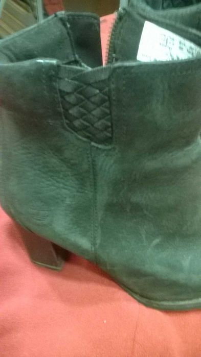 Ghete dama Timberland piele intoarsa negre marimea 36 pret 150 lei