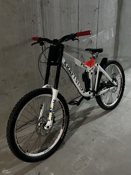Vand bicicleta downhill / freeride pe piese sau intreaga