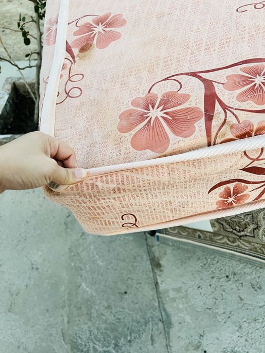Продам старые матрасы.