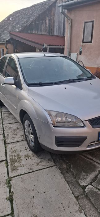 Vând Ford focus .