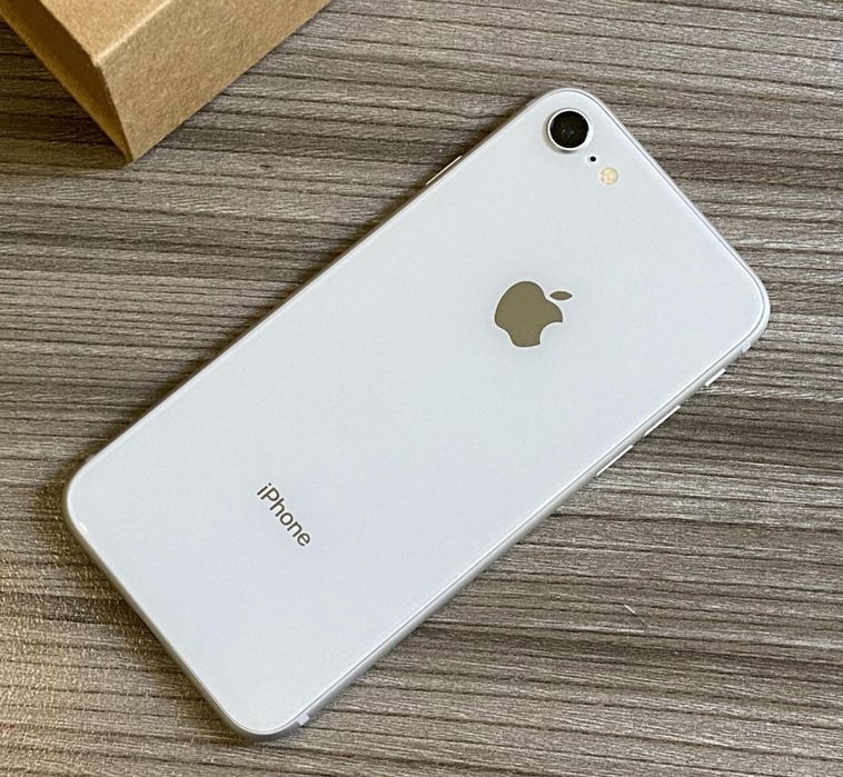 iPhone 8 • impecabil • ALB • ca NOU