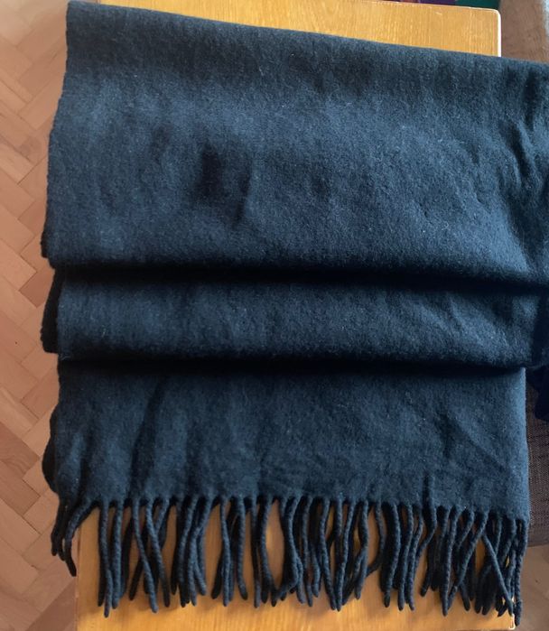 Зимен черен шал  с ресни (фина вълна virgin wool)