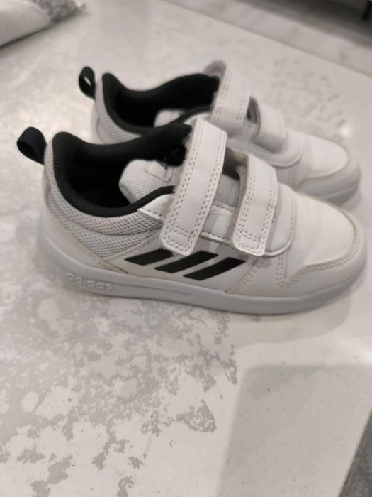 Продавам детски обувки 27 номер