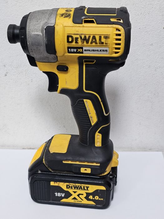 Filetantă cu percuție dewalt Amanet Canta