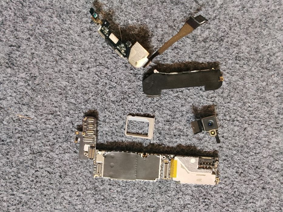 Telefonlar zapchasga beriladi  iphone 4,5,5s,6s ipad  5,5s zapchasga