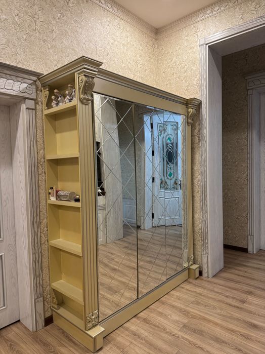 Продается шкаф для прихожей