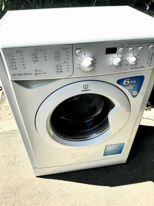Mașină de spălat rufe. Indesit.Stare foarte bună.