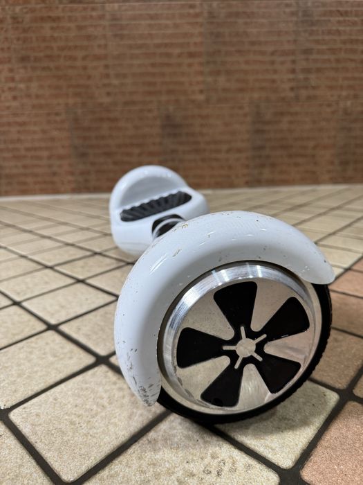 Продам гироскутер белый