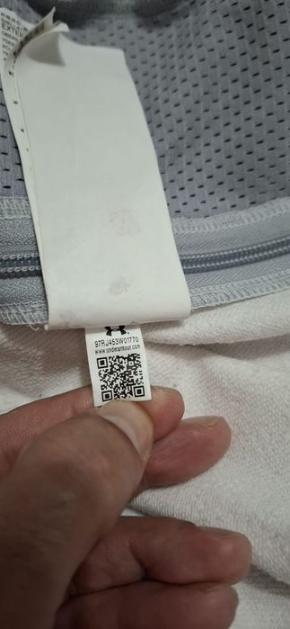 Hanorac cu glugă Under Armou XXL este nou  doar probat de mine o zi