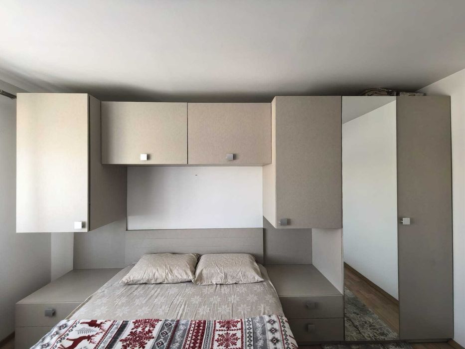 mobila dormitor , executata la comanda, culoare deschisa