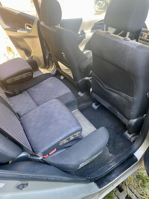 Продавам Тойота Корола Версо