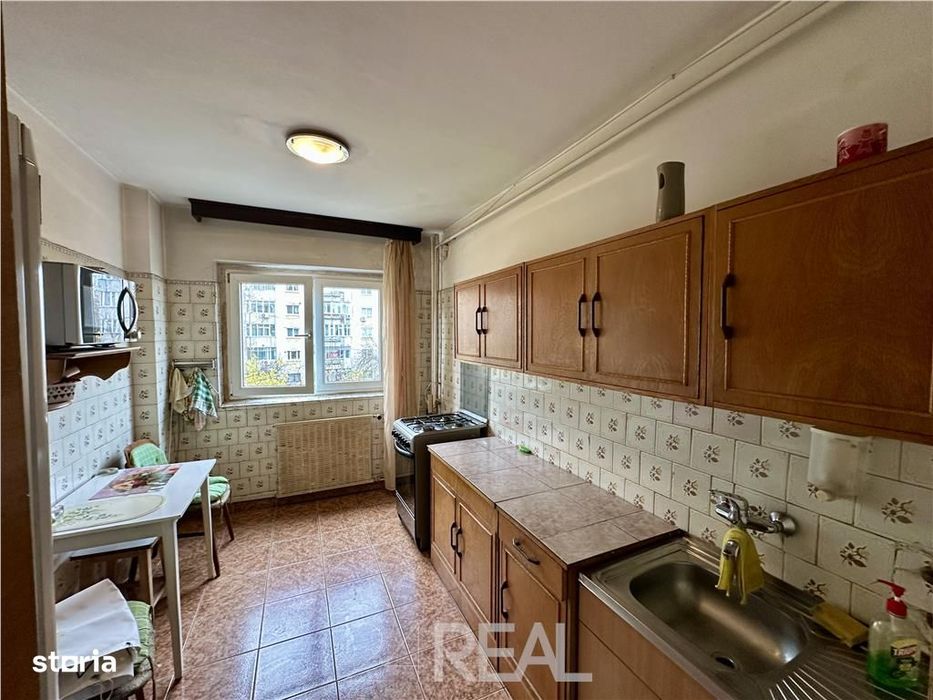 Apartament 3 camere de vanzare - Apusului - metrou Gorjului