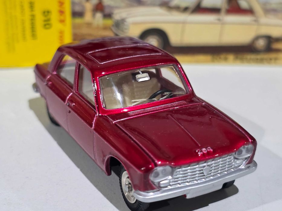 Macheta Auto Colectie 1/43 Dinky Toys Reeditie Atlas Peugeot 204