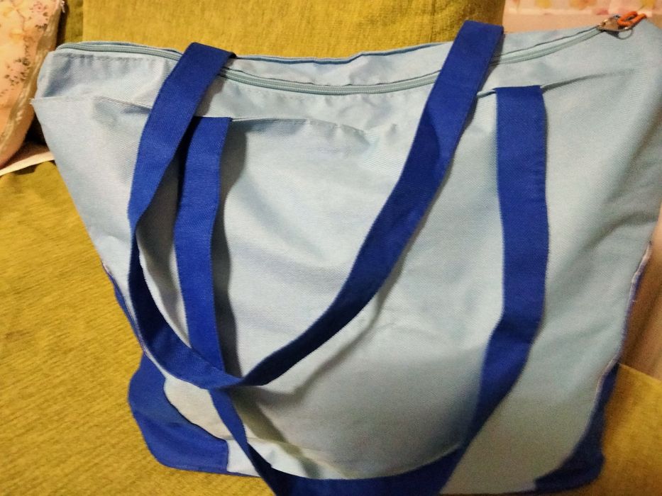 Troler-carutla80 lei nou,genti de voiaj 35 lei și borsete 20 lei noi.