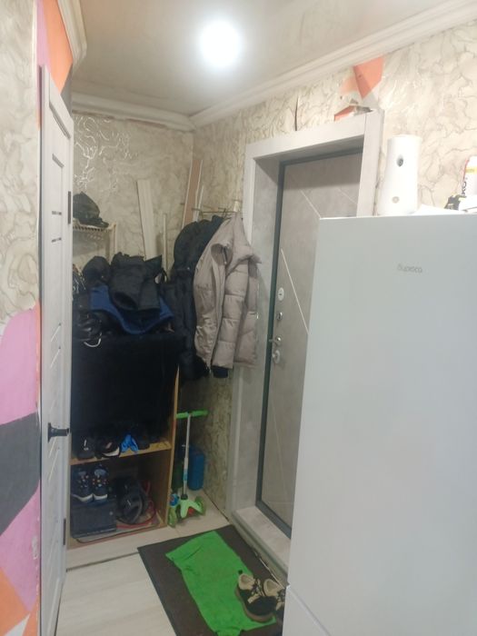Продам 1-ую квартиру 9 микрорайон.