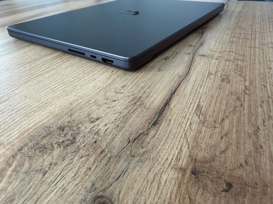 НОВ MacBook Pro 14" M4 PRO Chip 12CPU/16GPU/48RAM/512 SSD/