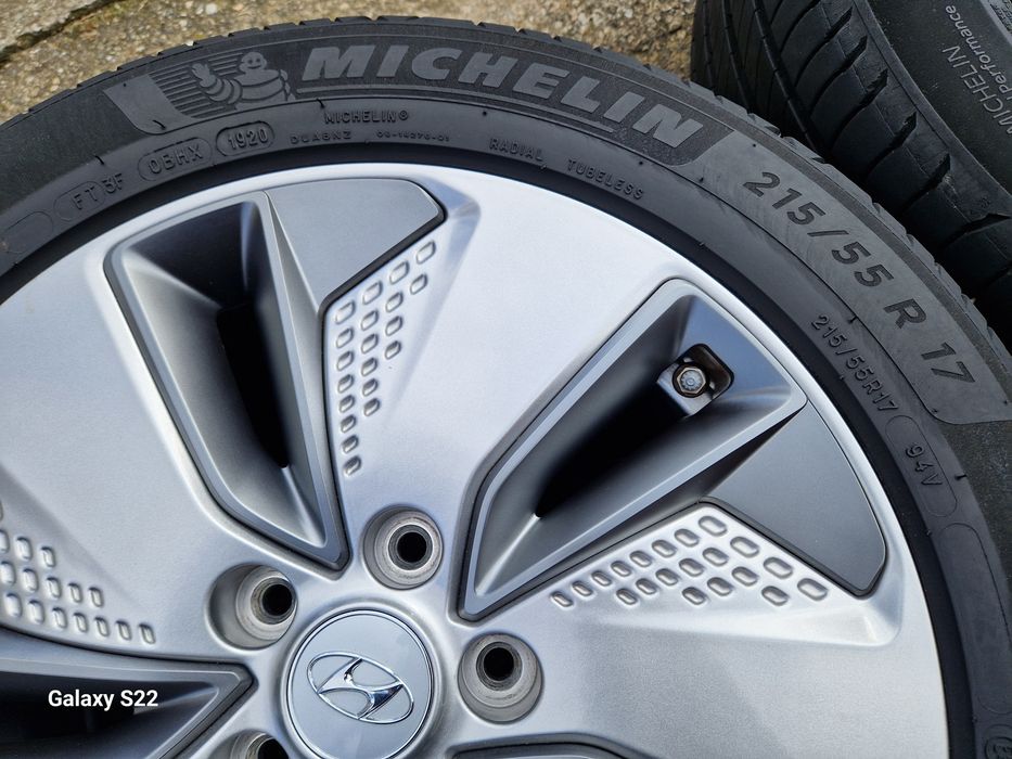 Roti/Jante Hyundai Kona anvelope vara 215 55 17 Michelin