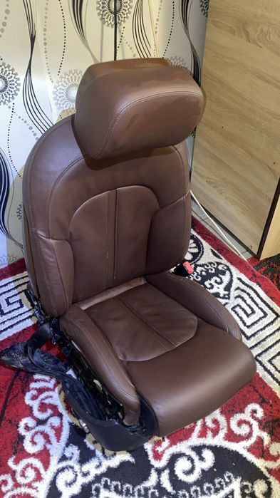 Scaune pasager si sofer Audi din piele full electrice ca și noi