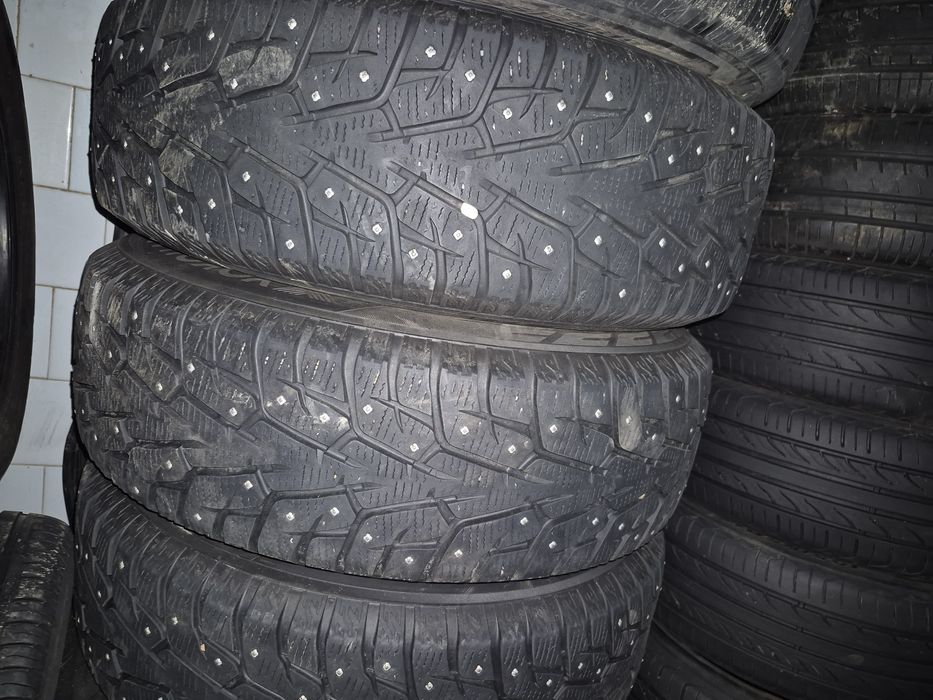 225х70r16 Yokohama  ice guard