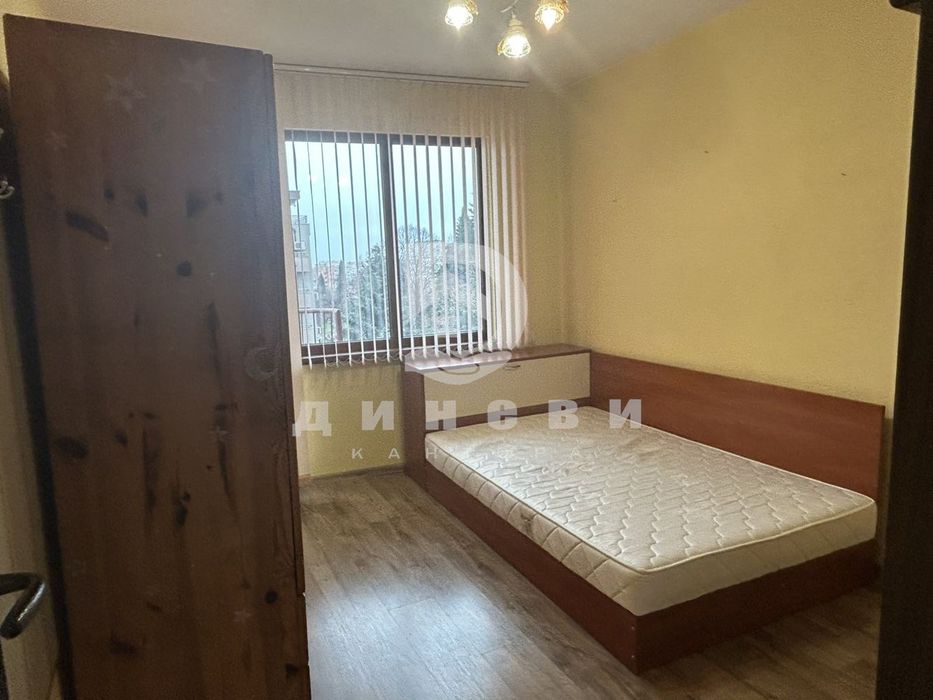 Тристаен апартамент до Медицински факултет