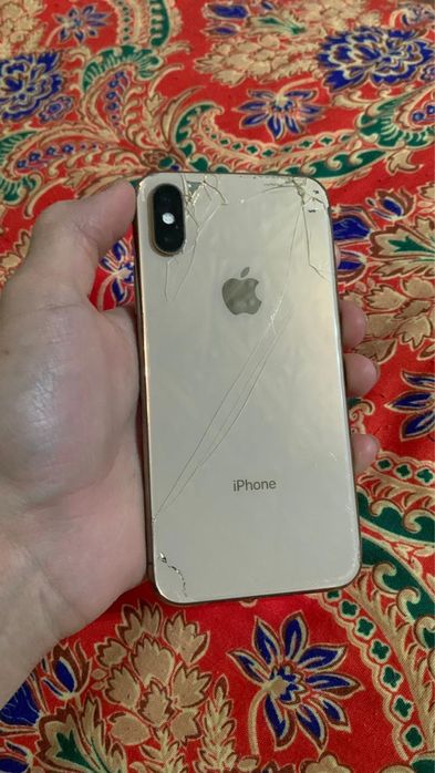 Айфон хс 64гб.