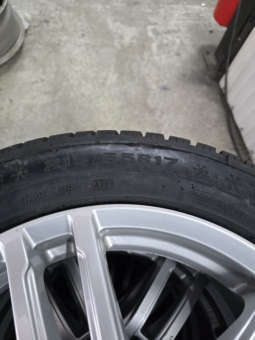 4 Броя 215/55/17 Dunlop 2x9,3mm 2x8,3mm 22dot