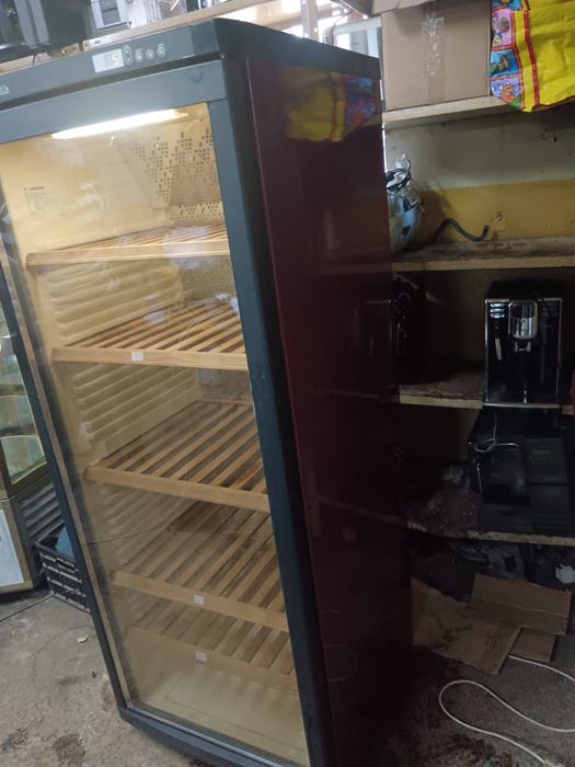 Продавам Витрина